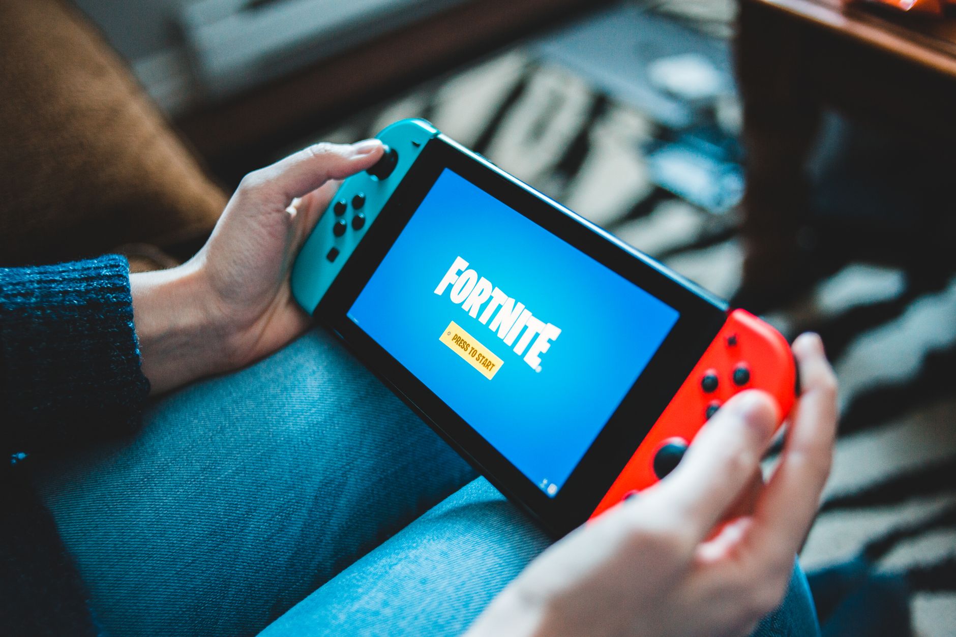 Laisser son portable branché en permanence : mythe ou réalité ?
